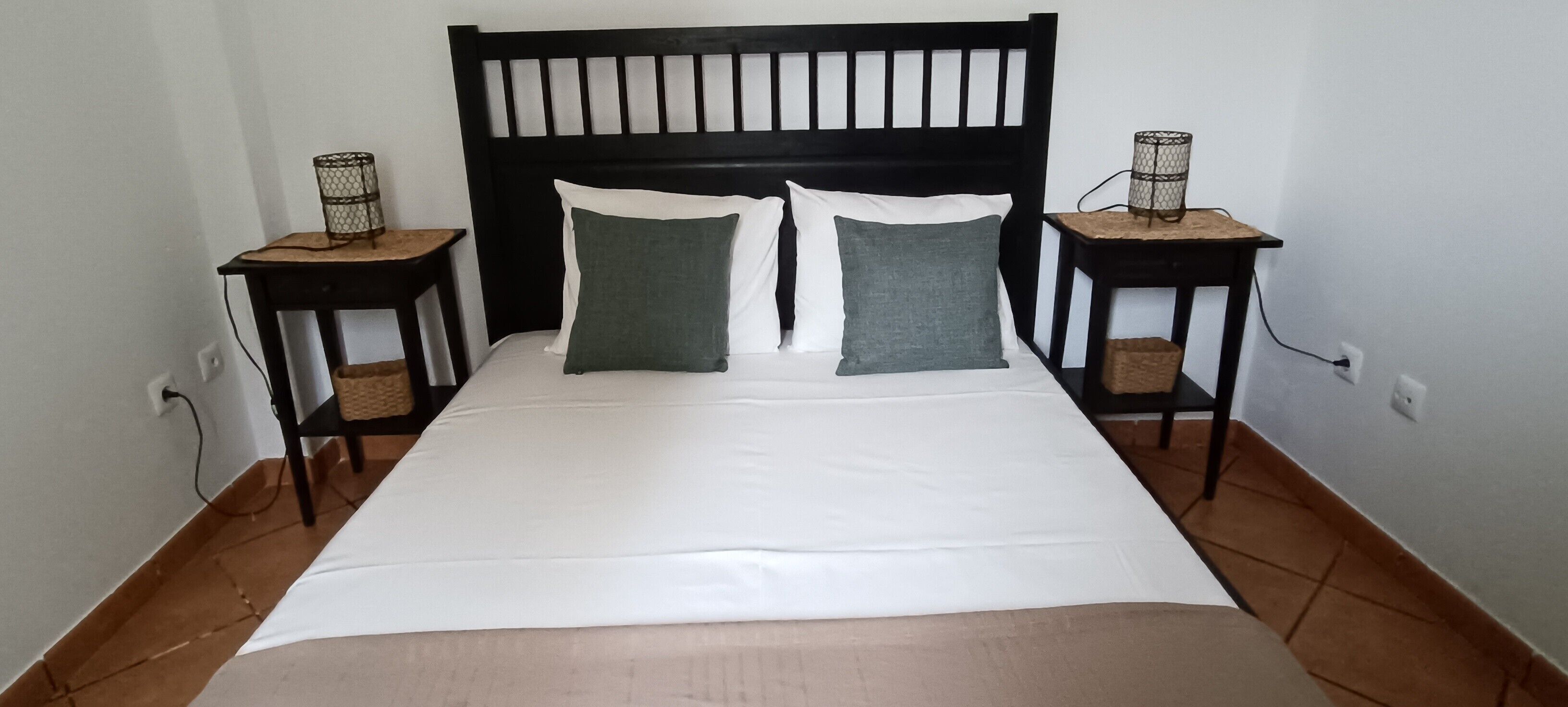 3 slaapkamers, een strijkplank/strijkijzer, wifi, beddengoed