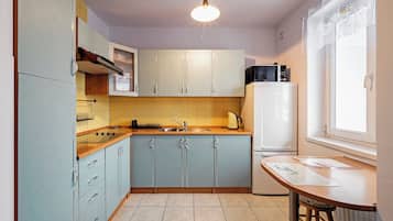 Studio, Balcony | Private kitchenette