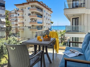 Outdoor dining - Qoople Kalan Imperium B8 - Bright 2-bedroom apartment in Alanya (Alanya)