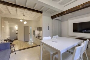 Dining - Modern Florence Apartment Near Duomo & Central Market - Walk to Top Attractions (Firenze)