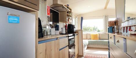 Cookware/dishes/utensils