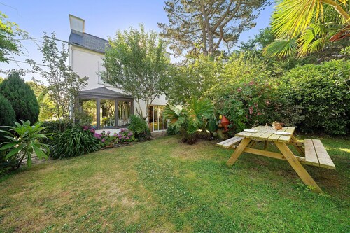Bed and Breakfast 'Chambre D'hôtes Les Hortensias' with Shared Terrace, Shared Garden and Wi-Fi
