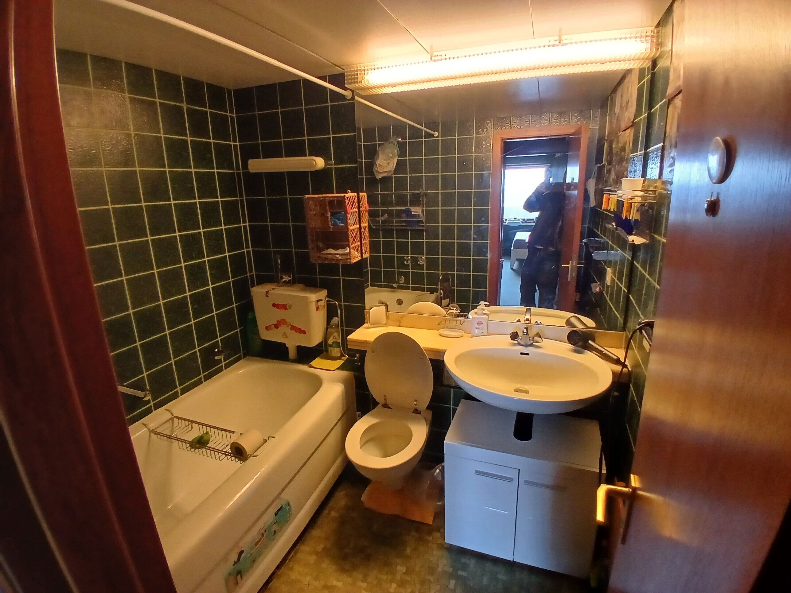 A bathroom with a bathtub, toilet, and sink.