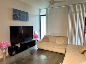 Living area - Cozy 1-bedroom condo with FREE WIFI in welcoming Atlanta (Atlanta)