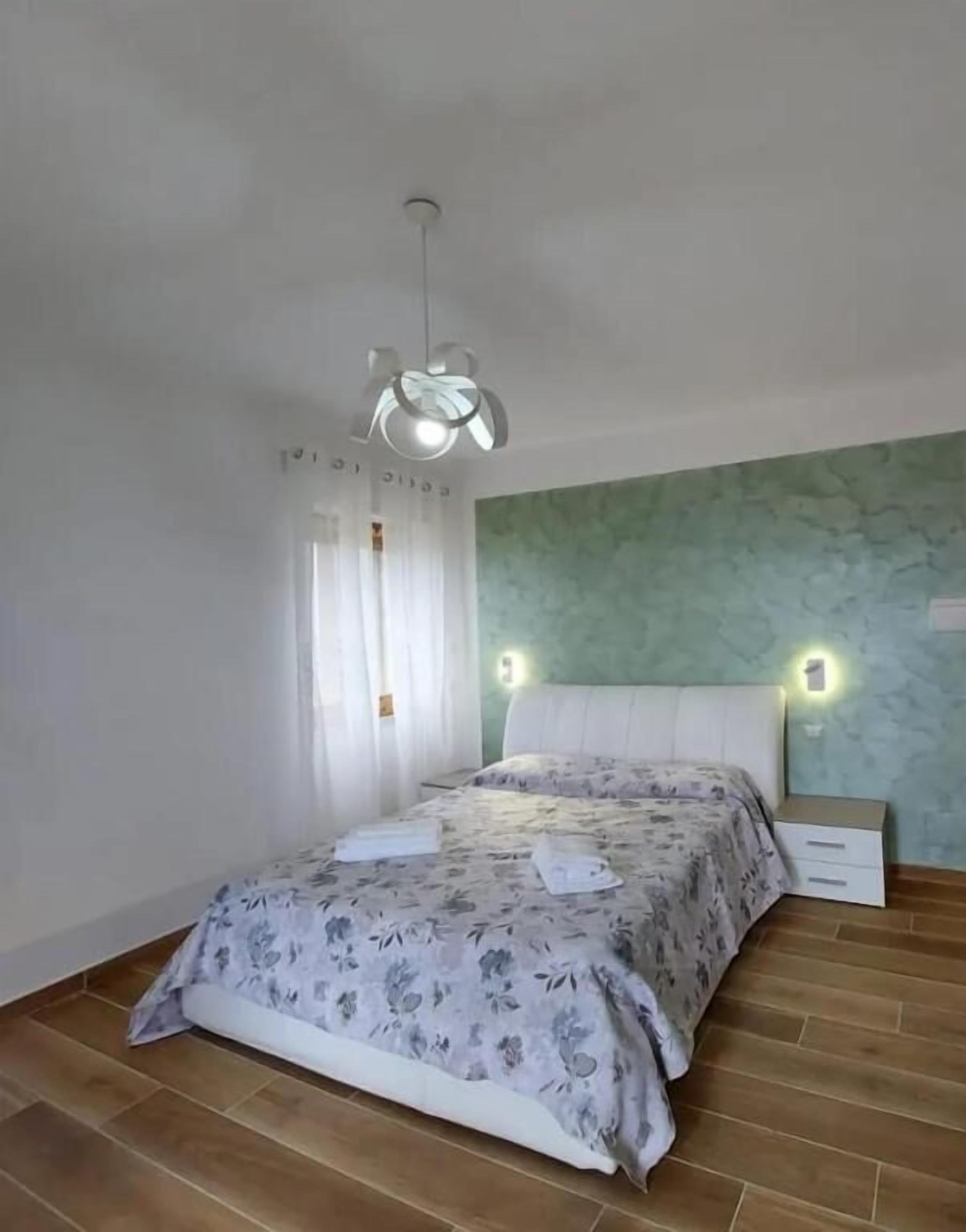 Dreibettzimmer, Balkon, eingeschränkter Meerblick