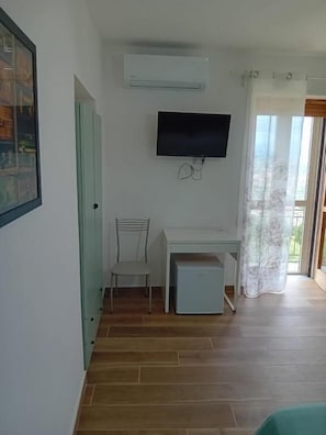 Double Room, Balcony, Partial Sea View | Interior - Cuore Verde del Cilento (Laureana Cilento)