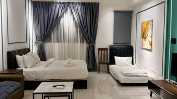 Hypo-allergenic bedding, free WiFi, bed sheets