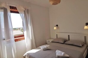 3 室のベッドルーム、アイロン / アイロン台、WiFi、ベッドシーツ