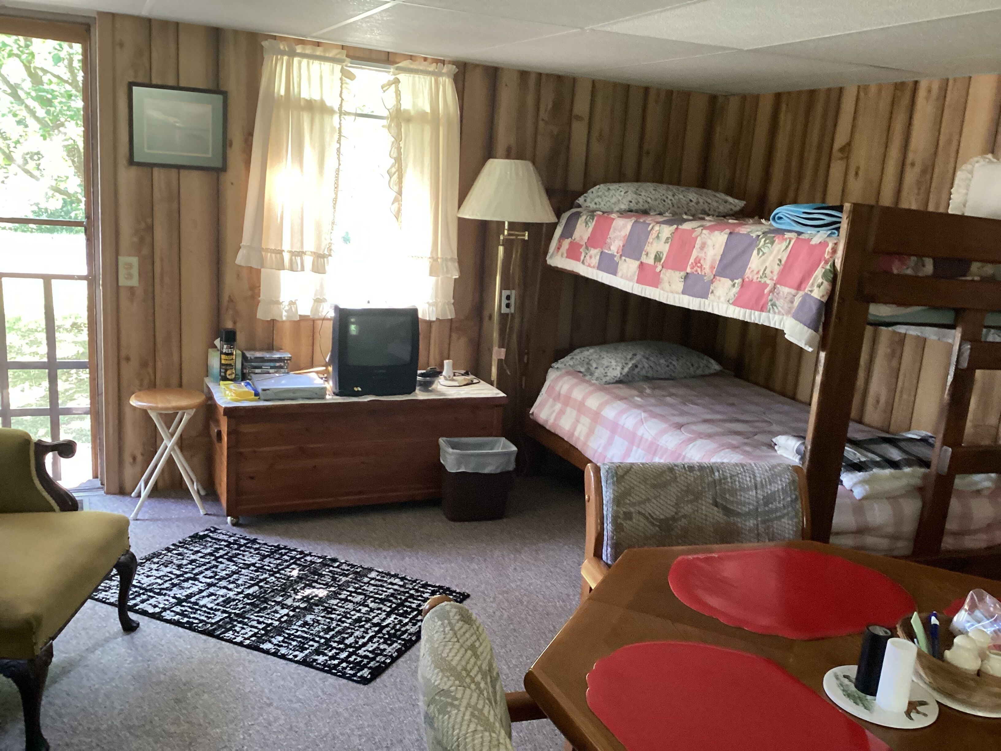 1 bedroom, bed sheets