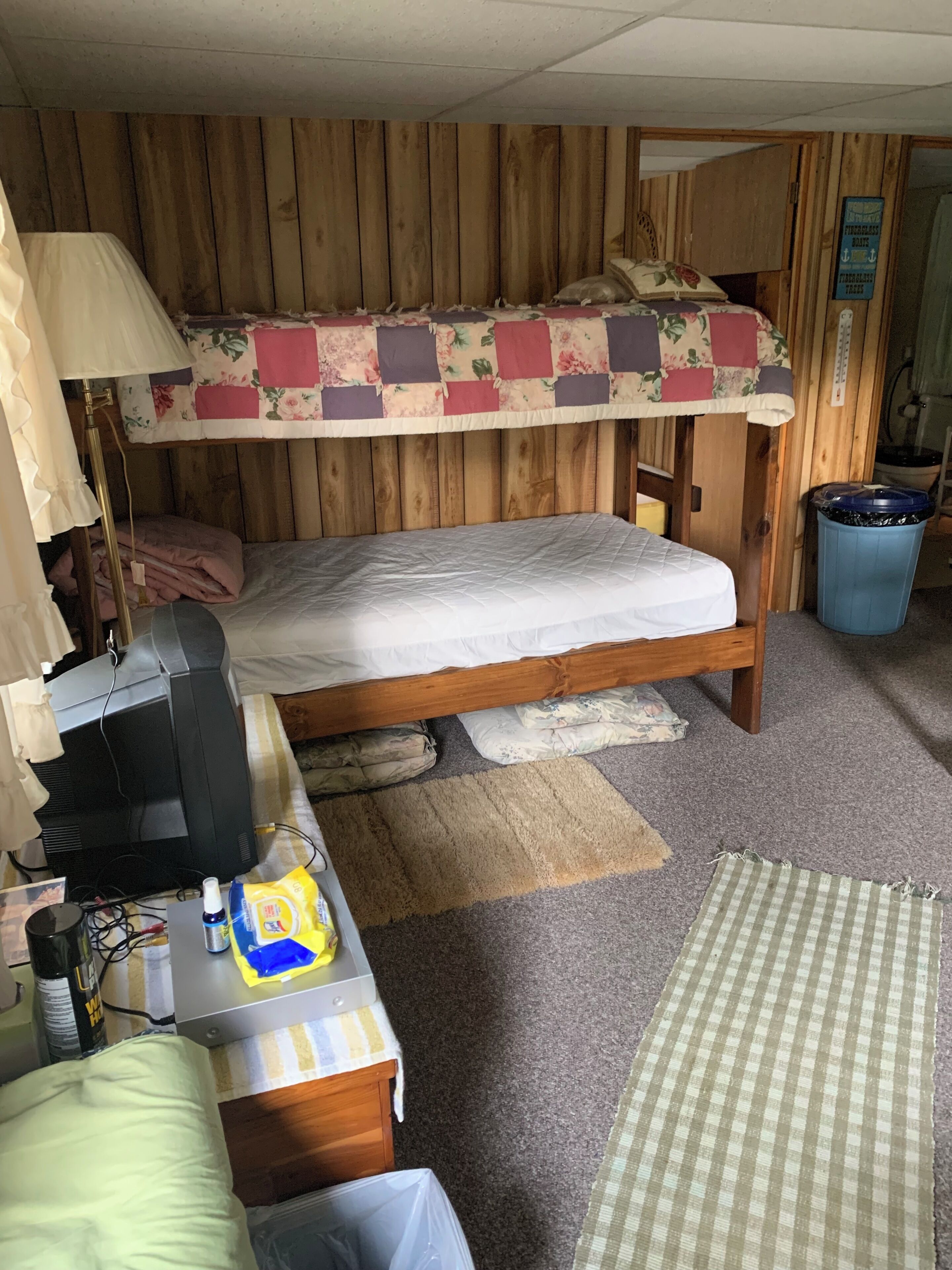 1 bedroom, bed sheets