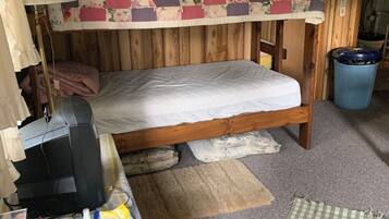 1 bedroom, bed sheets
