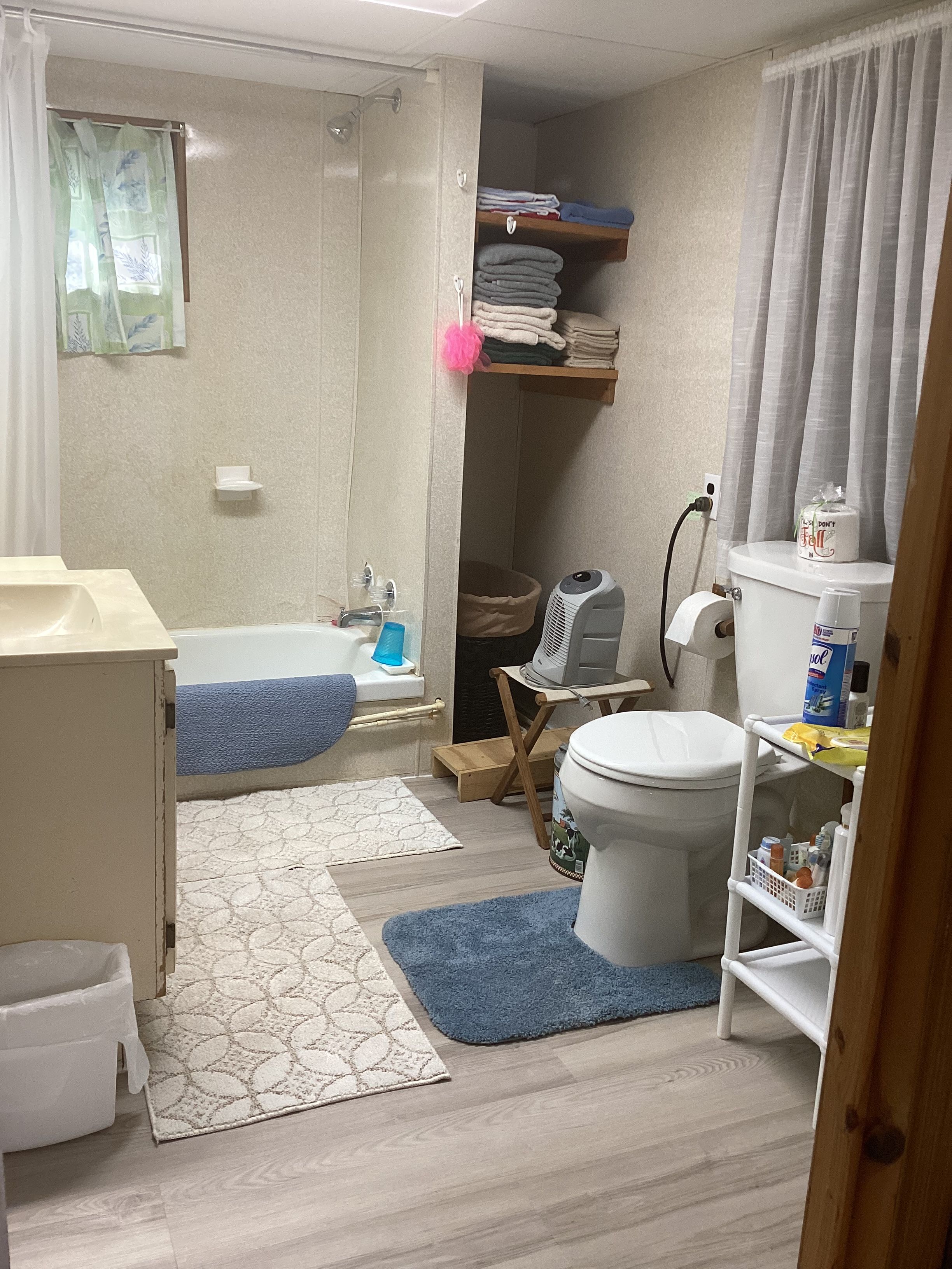 Towels, soap, shampoo, toilet paper