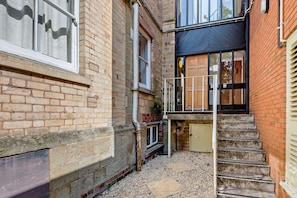 House - Host Stay Flat 1 Club Chambers (Malvern)