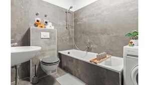 Asciugacapelli, asciugamani, sapone, shampoo