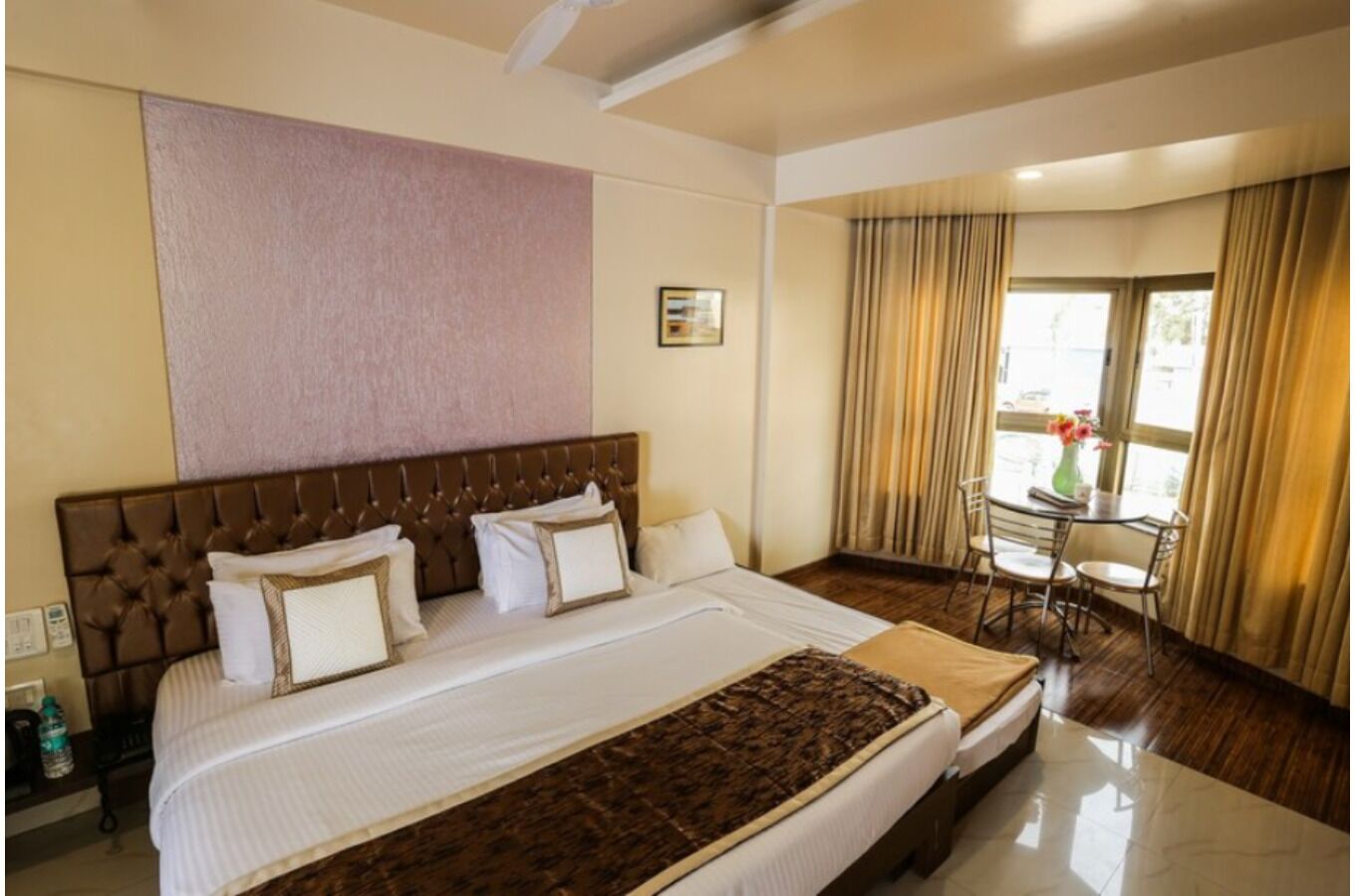Executive Room | Desk