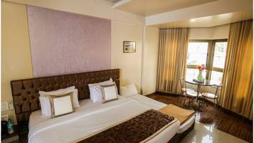 Executive Room | Desk