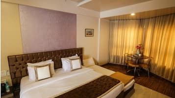 Executive Room | Desk