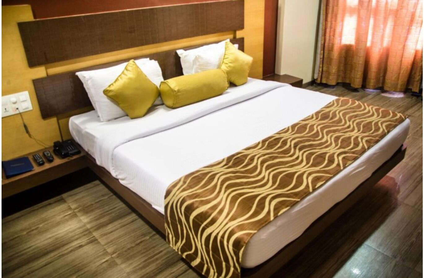 Executive Room | Desk