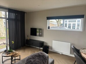 TV - Cube XL 77 | 6 persoons chalet in Zennewijnen (Zennewijnen)