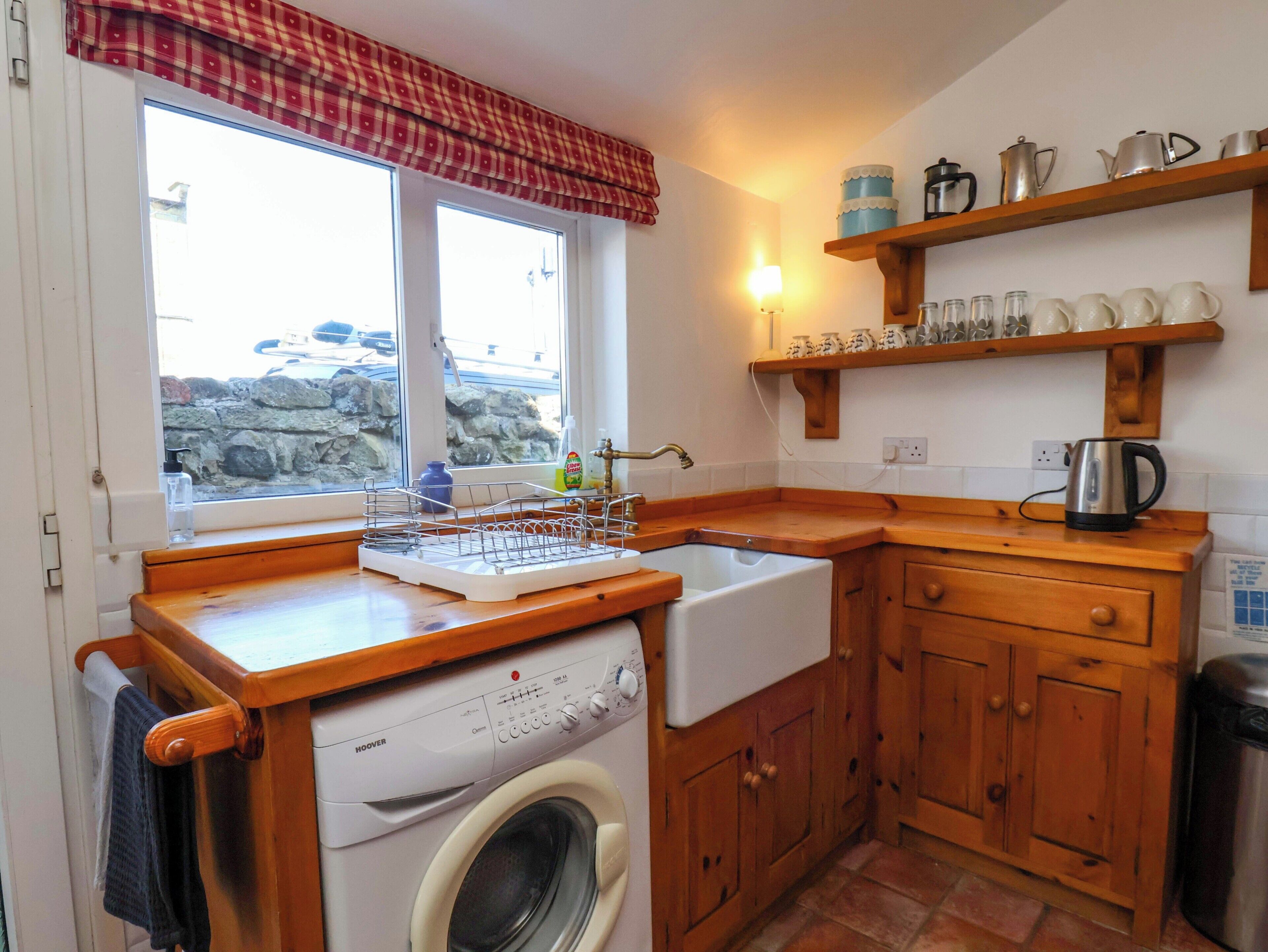 Dishwasher, cookware/dishes/utensils