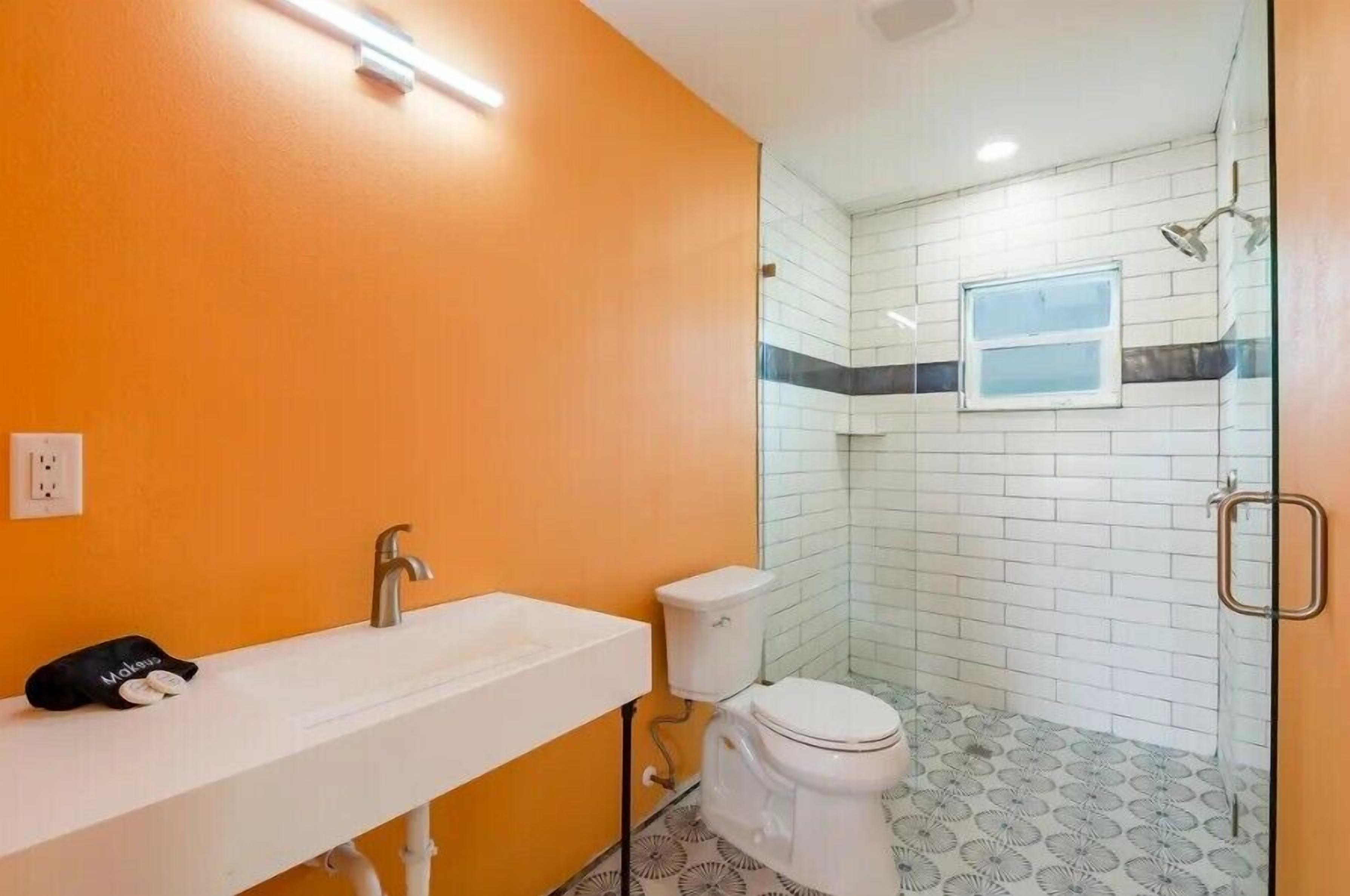 Shower, towels