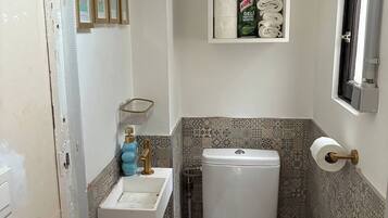 Room, 1 Bedroom, Balcony | Bathroom