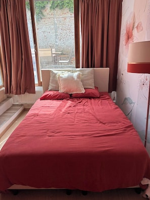 Room, 1 Bedroom, Balcony - Room-tastefully-decorated Bedroom With g (Brussels)