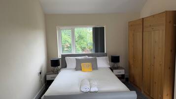 3 bedrooms, iron/ironing board, WiFi, bed sheets