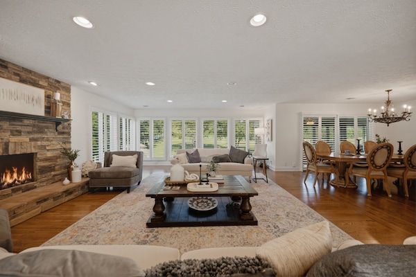 House, 5 Bedrooms | Living area | Smart TV