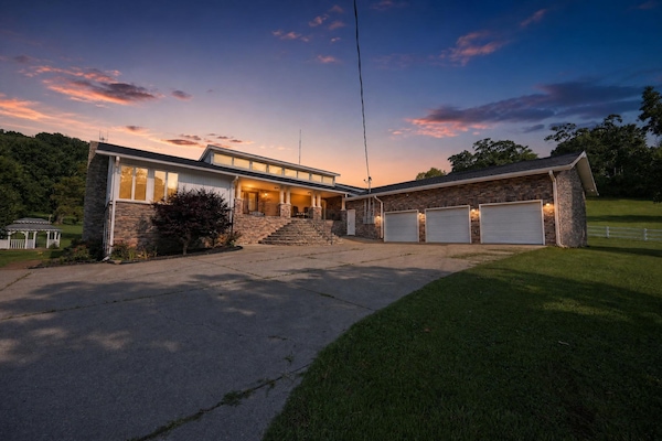 House, 5 Bedrooms | Exterior