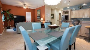 Dining - 2br Pool, 200 Steps To Beach, High Ceilings Spi 2 Bedroom Apts (South Padre Island)