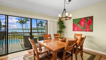 Condo, 2 Bedrooms | Dining