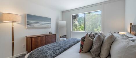 Condo, 2 Bedrooms