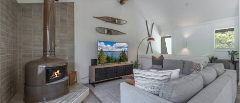 Condo, 2 Bedrooms | Living area