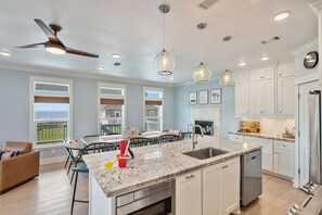 Ferienhaus, 4 Schlafzimmer | Eigene Küche | Wasserkocher mit Kaffee-/Teezubehör, Kühlschrank, Ofen, Toaster