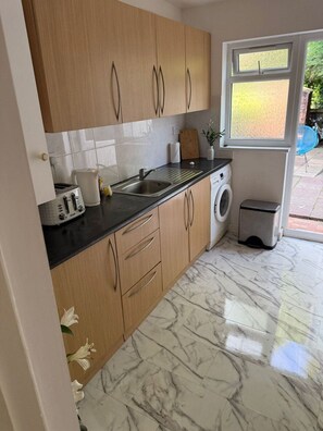 Private kitchen - Baker Hill Flat  (London)