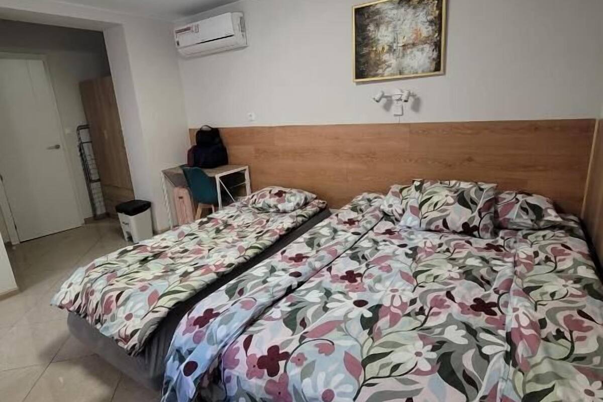 Studio cơ bản, nhiều giường, không hút thuốc, phòng tắm riêng | Bàn ủi/dụng cụ ủi quần áo, truy cập Internet không dây miễn phí