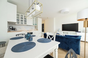Apartment, Balcony | Private kitchenette - RentPlanet - Apartament Wschodnia (Łódź)
