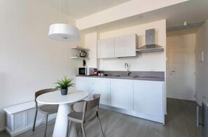 Private kitchen - SubitoSanto Residence - Studio Apartment 5B Giotto-Basilica of St. Anthony (Padova)