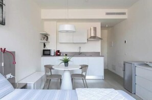 1 bedroom, iron/ironing board, WiFi, bed sheets - SubitoSanto Residence - Studio Apartment 5B Giotto-Basilica of St. Anthony (Padova)