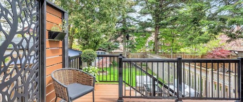 Charming, Family Friendly 3 bedroom House with Home Theatre near airport/transit