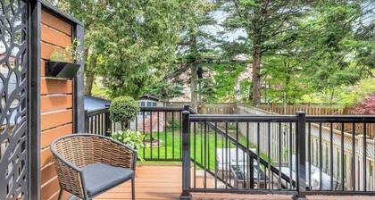 Charming, Family Friendly 3 bedroom House with Home Theatre near airport/transit