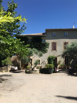 Exterior - Apartment in the Angelot Vineyards - At Mas Des Armouriers (Violès)