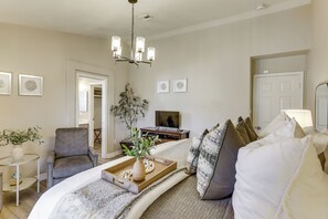 House (3 Bedrooms) | Interior - Stylish Yuma Home! 14 Mi to River (Yuma)