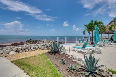 Steps to Pool & Ocean! Key Colony Beach Retreat