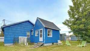 A blue house with a small front yard, a set of stairs leading to the front door, and two lawn chairs. - Great for Families! Tillamook Getaway Near Beaches (Tillamook)
