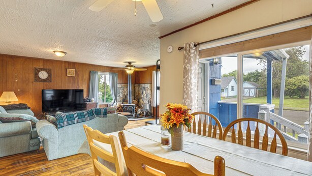 A living room with a TV, sofa, and dining table. - Great for Families! Tillamook Getaway Near Beaches (Tillamook)