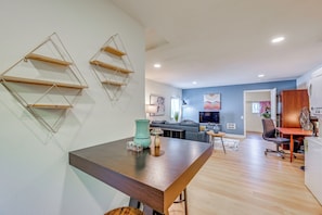 A modern living room with a dining area, a sofa, and a TV. - Work-friendly Seattle Retreat By Parks + Hospitals (Seattle)
