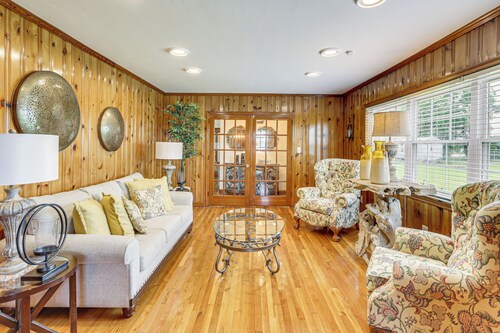 Albany Home w/ Large Yard, 5 Mi to Downtown!