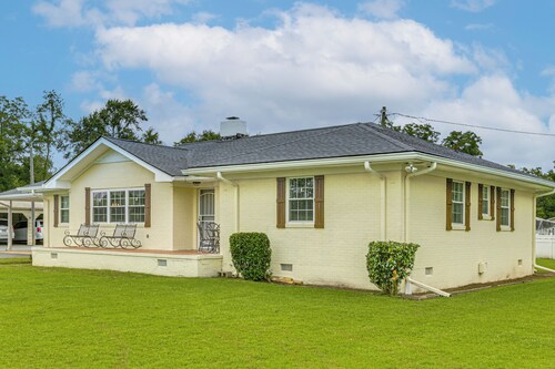 Albany Home w/ Large Yard, 5 Mi to Downtown!